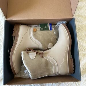 Snow boots/Rain boots that are weather proof